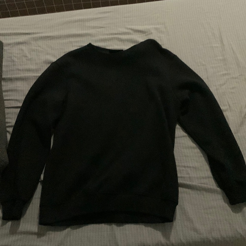 Both Black And White Crewneck sweater bundle (both barley used)